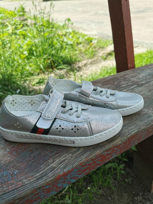 Туфли, туфельки, тапочки, мокасины.