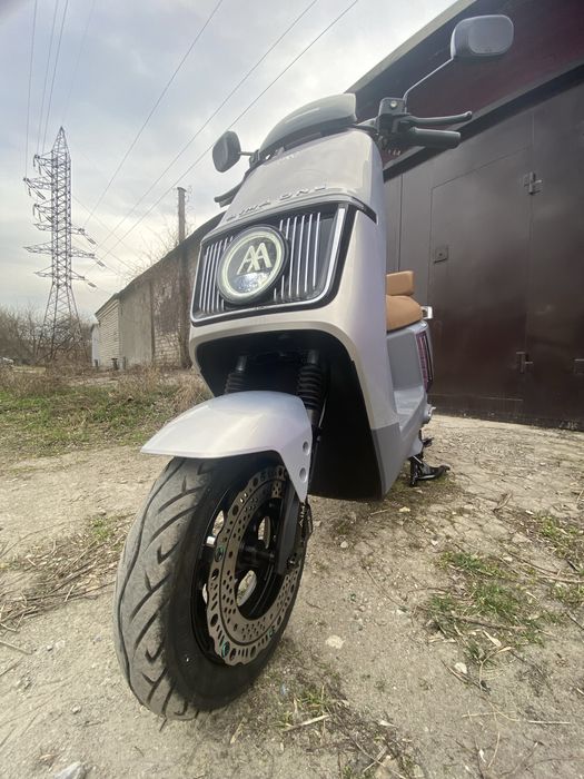 Aima A700 Електроскутер