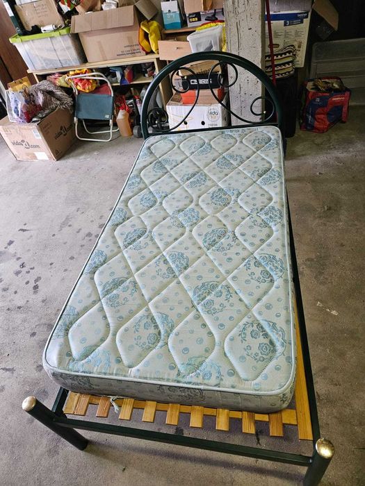 Cama solteiro com estrado e colchão
