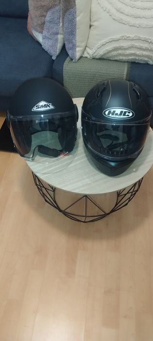 Vendo dois capacetes semi-novo