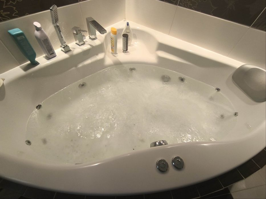 Wanna hydromasaż jacuzzi