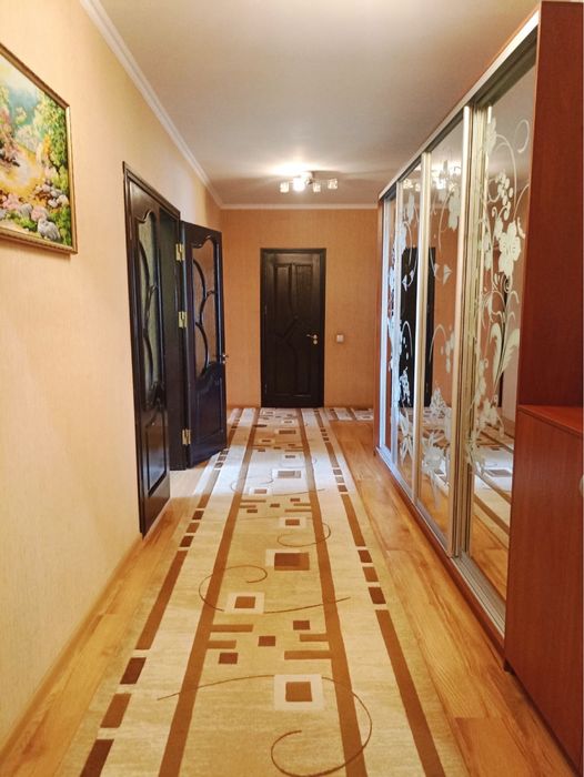 Продам 3-кімн квартиру по вул. Старицького.