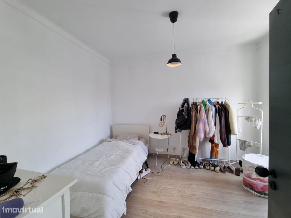 Quarto - localizado em Alcântara Lisbon