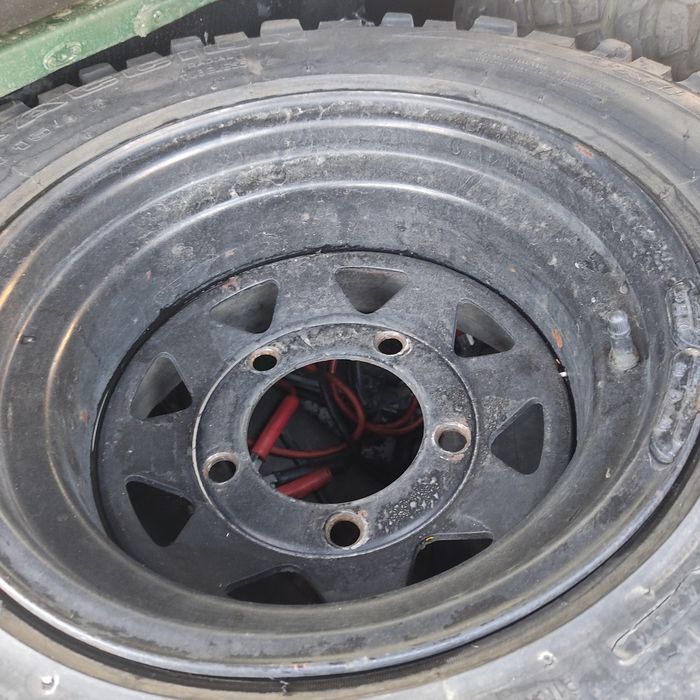 Pneus 235 75 R15 5x165.1 E Jantes 15 land rover series 3