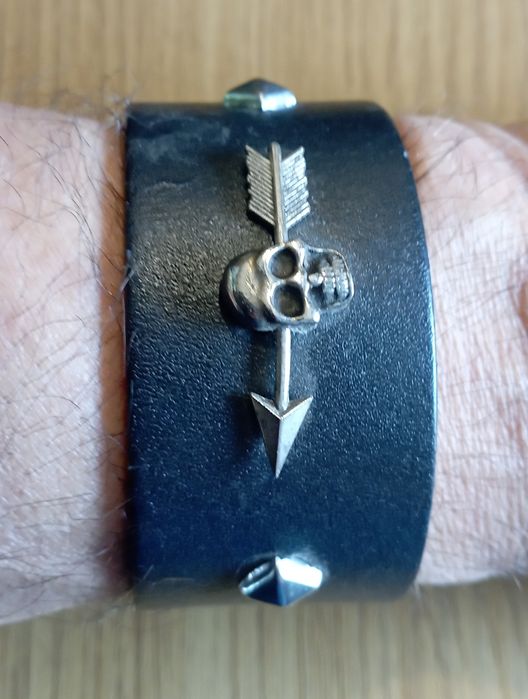 Браслеты кожаные .
