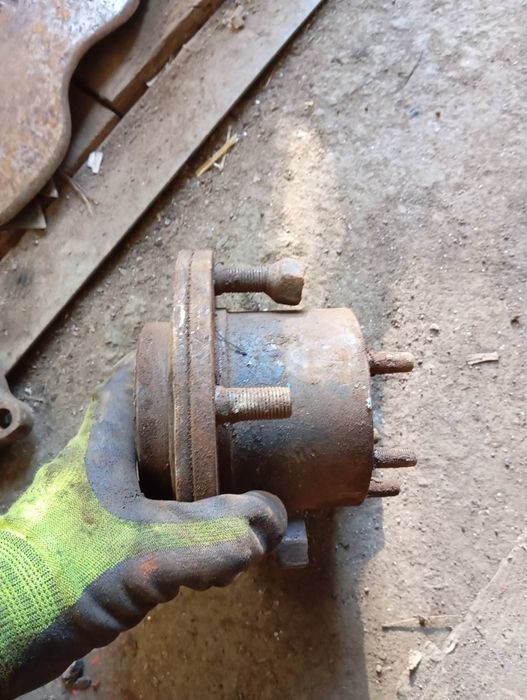 Продам ступиці ,ваз,цапфи,запчастини,москвич,уаз