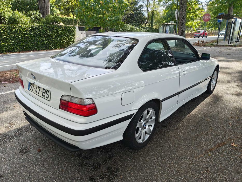 BMW 318 is coupé