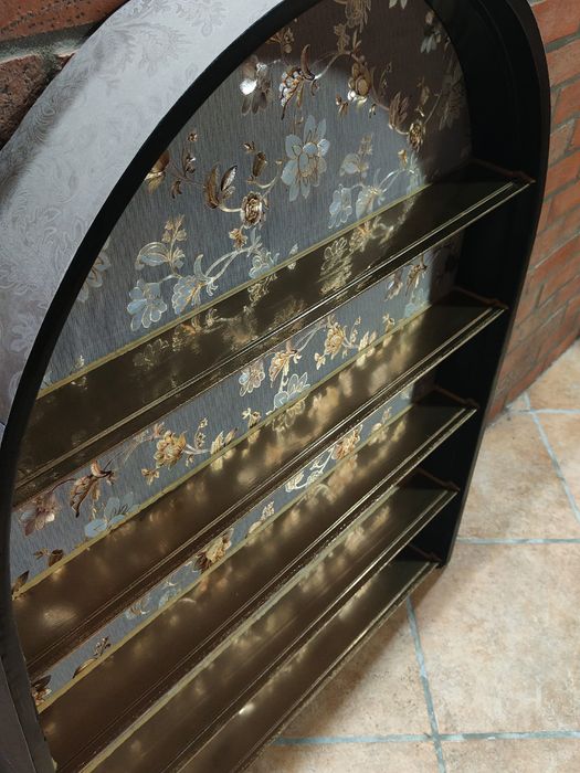 Móvel expositor em madeira