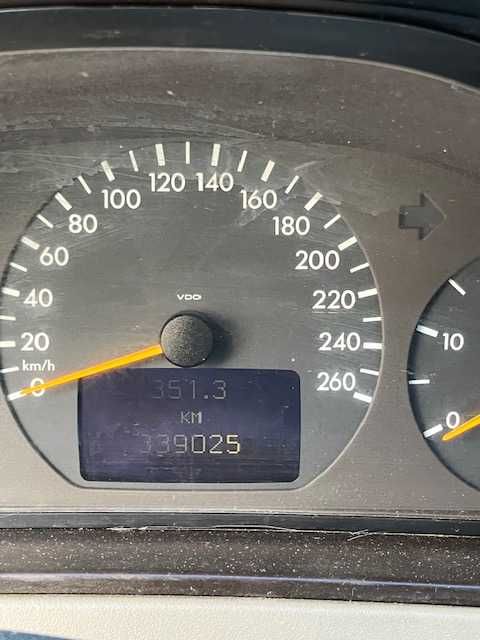 Mercedes-Benz E270 CDI (W210, 216) – Ano 2000