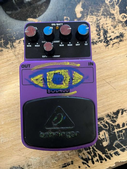 Pedais da Behringer para baixo/guitarra