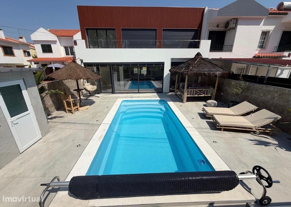 Moradia T3 com Piscina|Duas Suites|Zona Lounge| Brejoeira, Azeitão