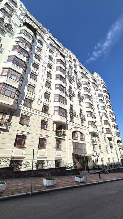 Ірининська 5/24, новий будинок в центрі біля Софіївського собору