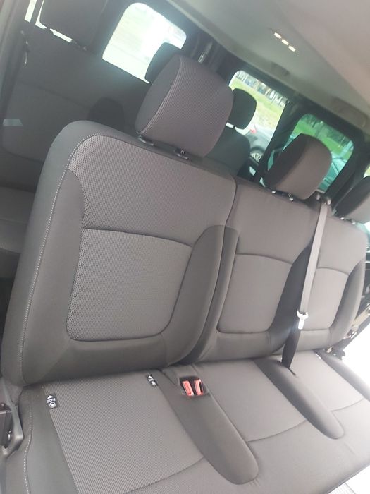 Wynajem busa 9-osobowego.