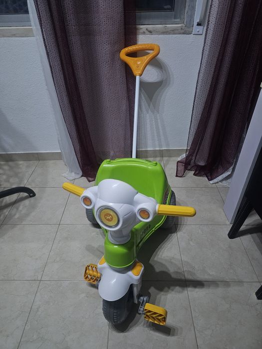Triciclo crianca