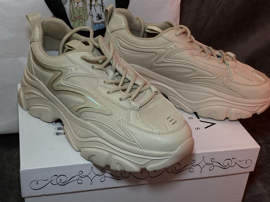 Кросівки  Нові Lonza