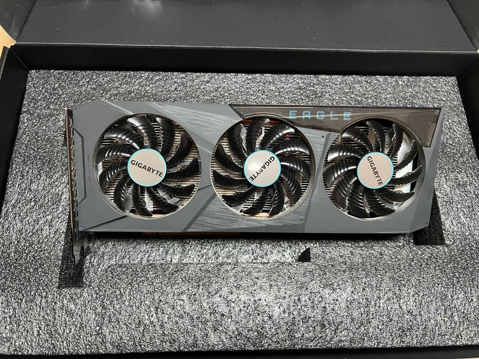 Karta graficzna Radeon RX 6600, 3 wentylatory