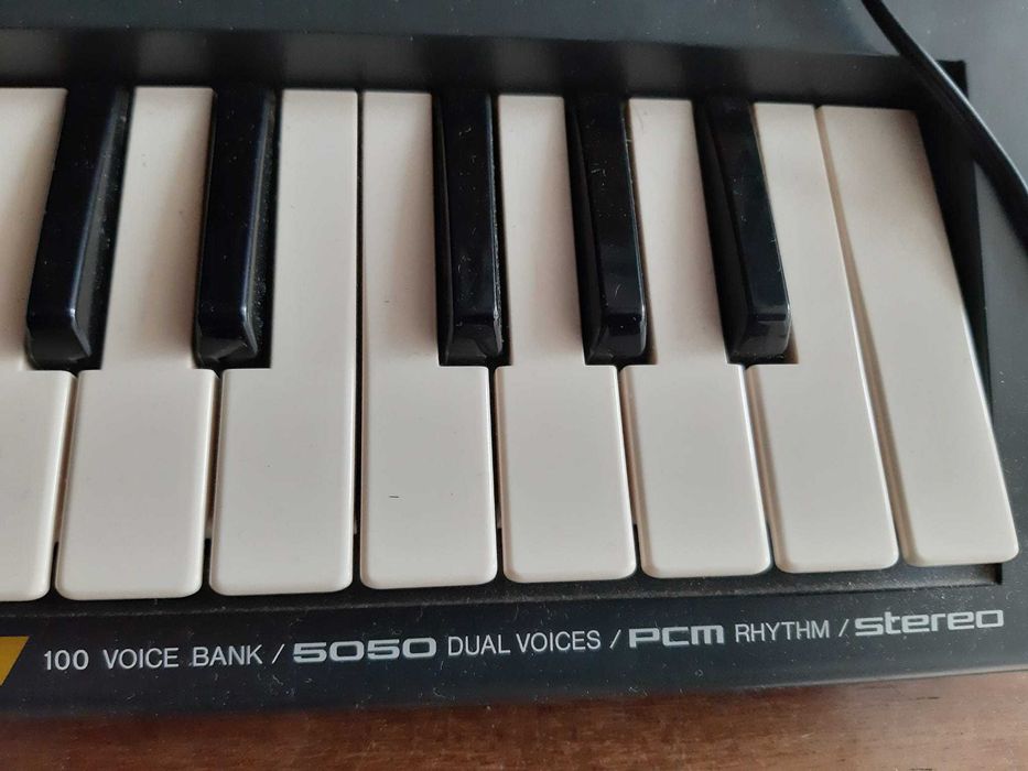 Teclado Musical YAMAHA PortaSound PSS-29O