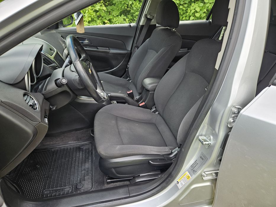 Chevrolet Cruze 2013  рік 1.7 дизель для військових