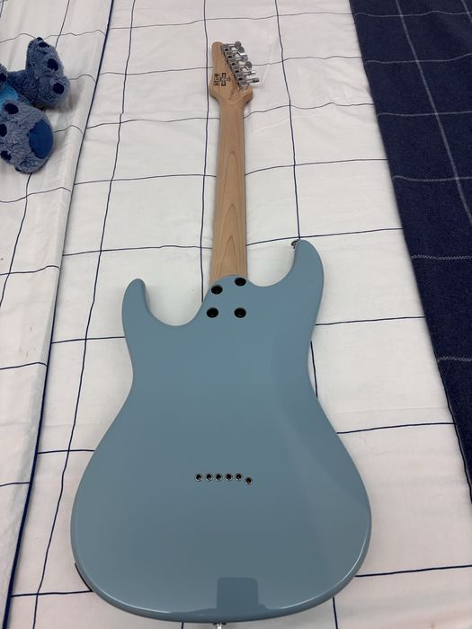 Guitarra Ibanez AZES31 + amplificador Crush 20L