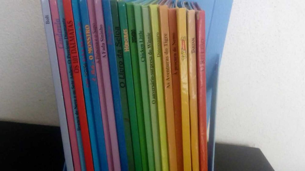 21 Livros Infantis Disney com Suporte
