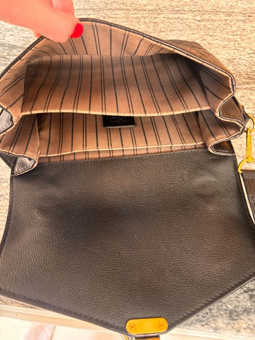 LV pochette metis