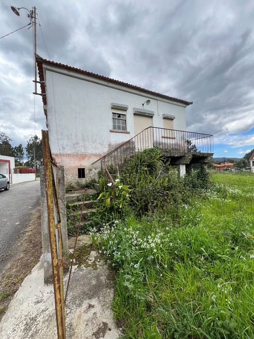 Moradia para restauro com projeto