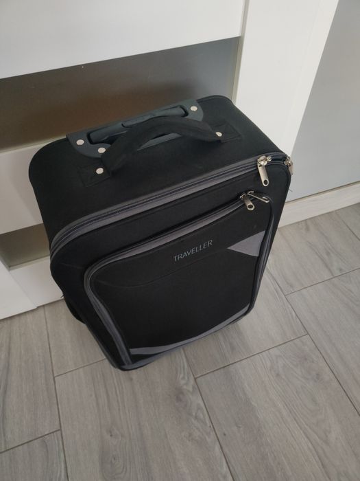 Walizka podróżna na kółkach Traveller