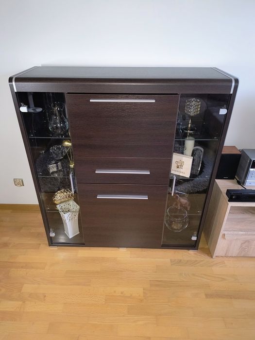 Sprzedam komodę brązową z barkiem