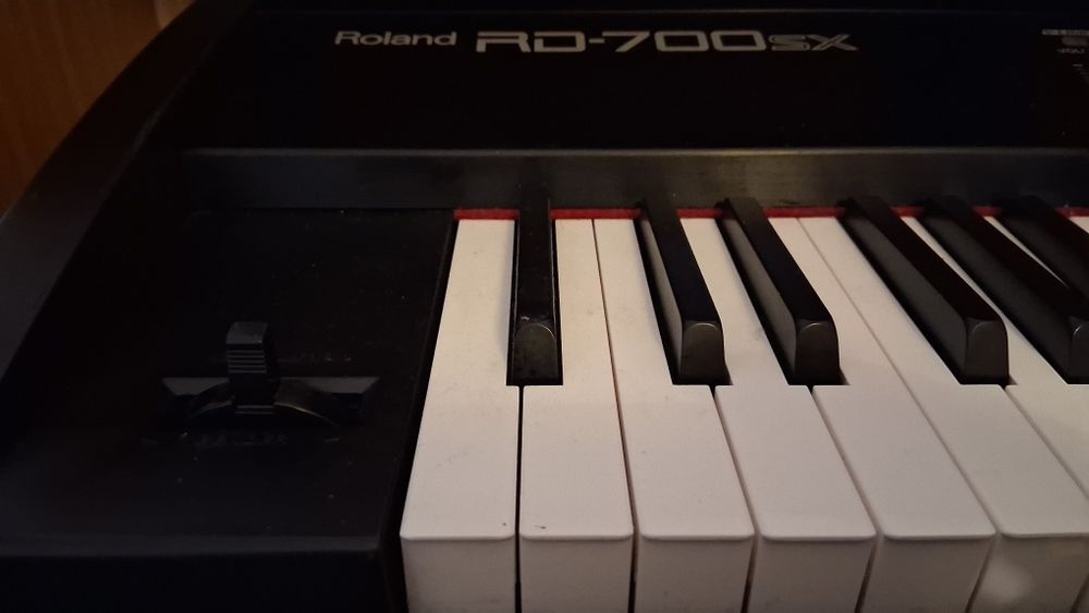 Roland RD-700SX — Stage Piano