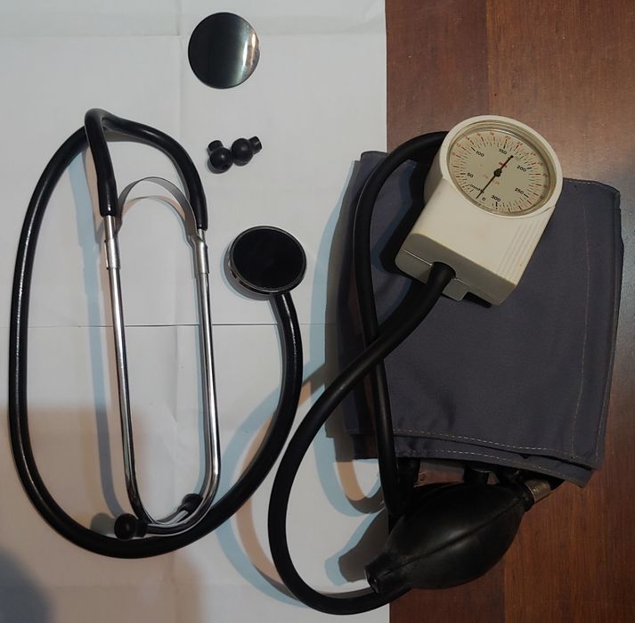 Ciśnieniomierz stary z prl-u z etui