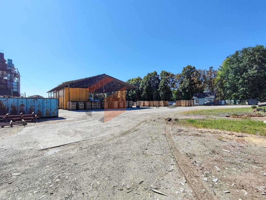 Промислове приміщення 10380 м2 з ремонтом у м. Брошнів