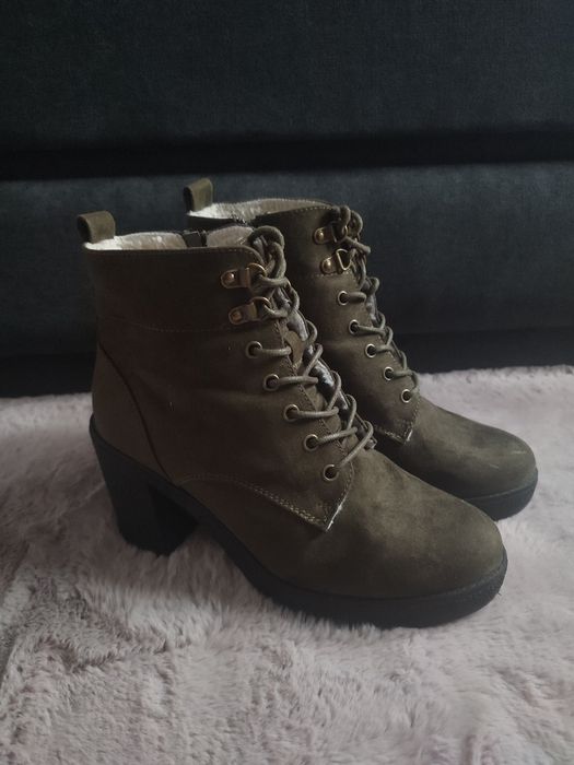 Botki na słupku NEW LOOK