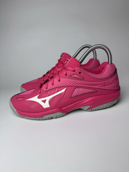 37р. Кросівки Mizuno Lightning Star Z4