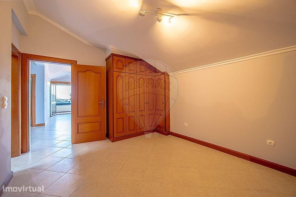 Moradia T8 para venda