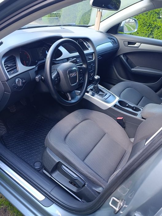 Audi A4 B8 2.0 TDI 143 KM S line | Bi-Xenon + LED | manual | 6-biegów | 2 kluczyki