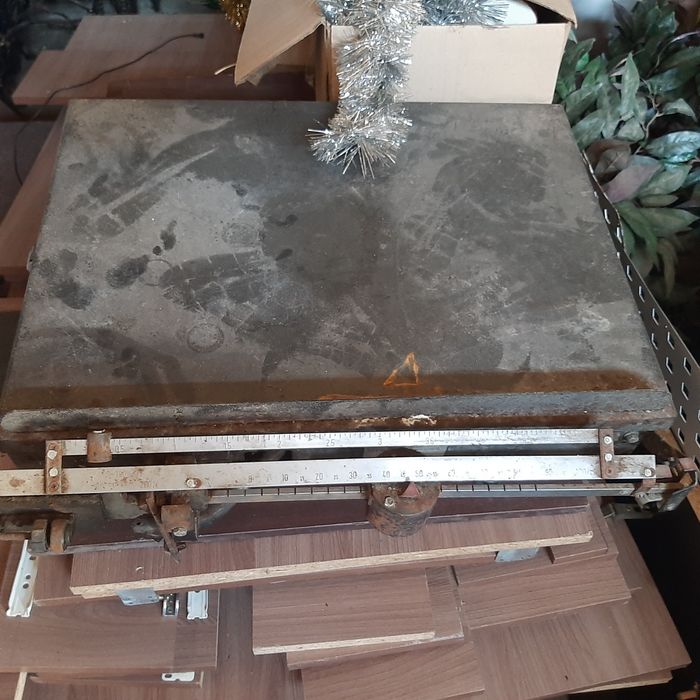 Весы  напольныена 100 кг