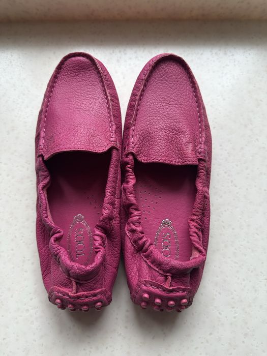 Мокасины  Tods малиновые кожанные новые на 38 размер