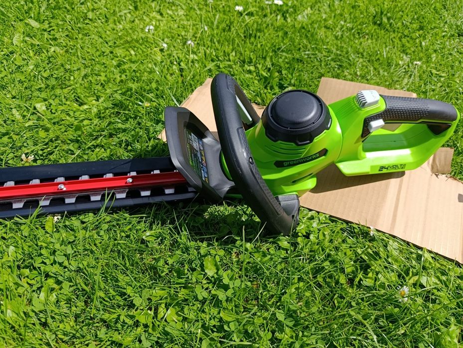Greenworks GD24HT61 Nożyce do żywopłotu 24V + ładowarka