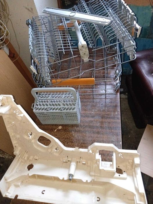 Zmywarka Elektrolux ESL65070R na części.