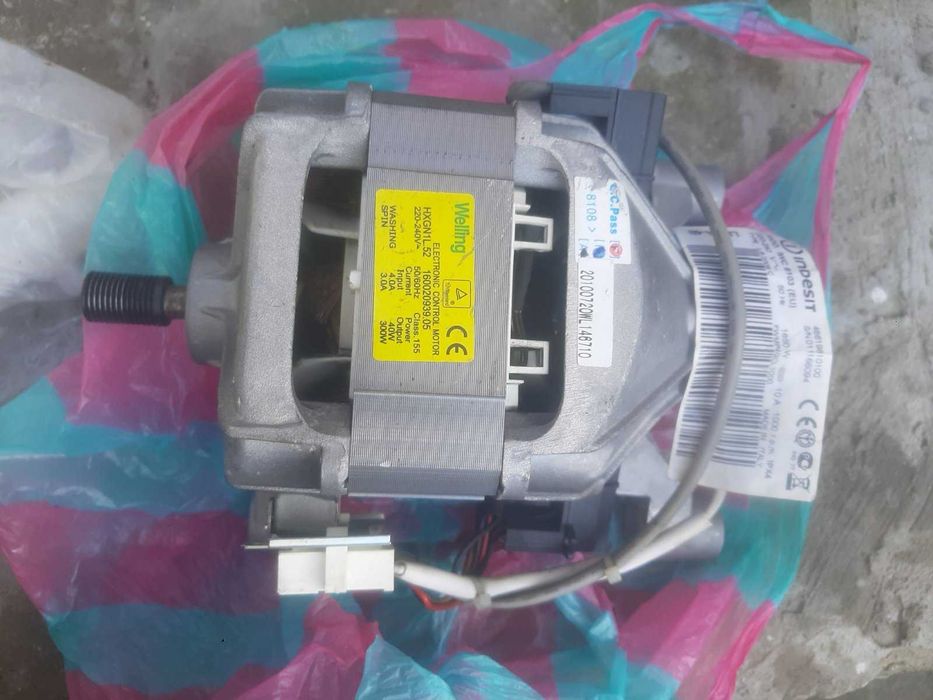 Два Мотор на стиральную машинку Индезит