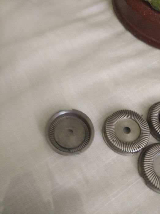 Детали электробритвы.