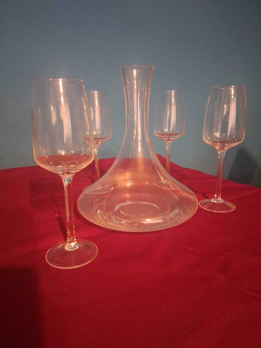 Decantandor e copos "Marksman" para vinho