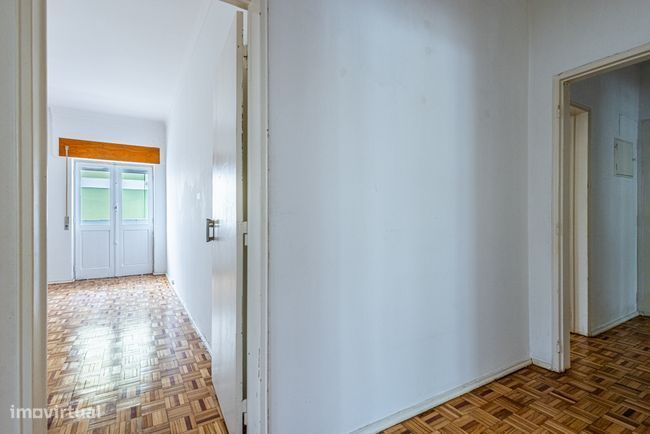 Apresento apartamento T3 com 2 varandas, localizado em Azambuja