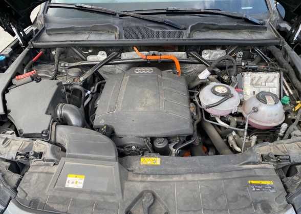Бампер Audi Q5 80A Розборка Ауді К5 80А Запчастини до Ауді КУ5 80А LY9B колір