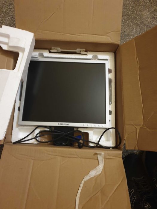Monitor Samsung SyncMaster 740N.