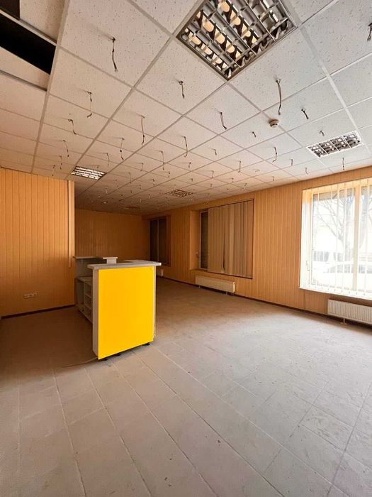 Продається приміщення магазину разом з 3-к квартирою, район Сєдова.