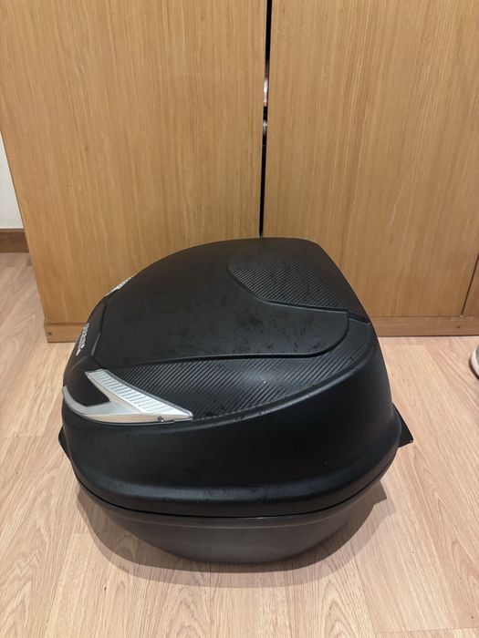 Top Case GIVI 32L com Suporte – Pronto a Montar e em Ótimo estado