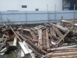 Обрізки дощок, бруса та інші дерев’яні залишки будівництва без сміття