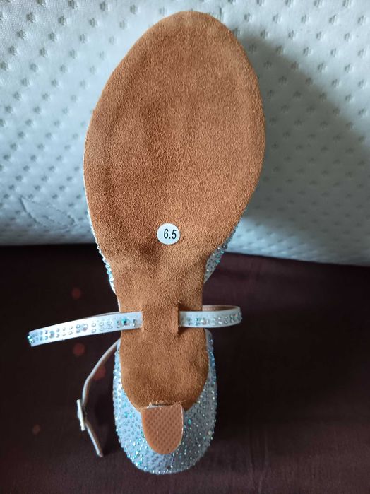 Sapatos de Senhora Novos de Cerimonia