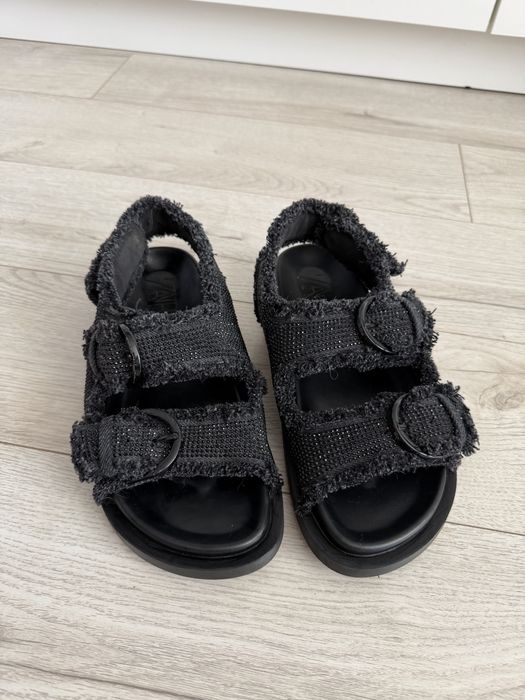 Сандалі zara.